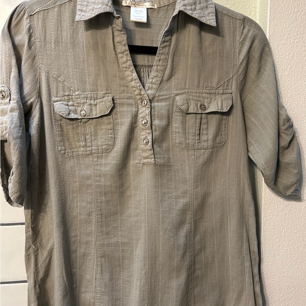 Charlotte Russe Women’s Grey Partial Button-Down Shirt